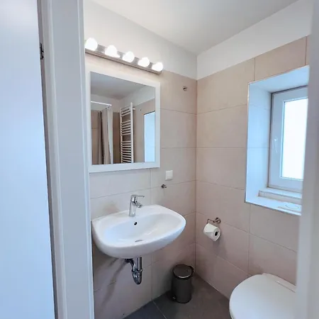Brunnenmarkt Balcony Apartment *
