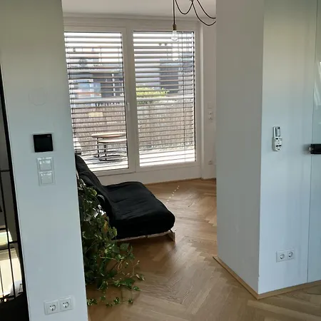 Blackriver Loft Mit Gratis Parkplatz Nahe Schoenbrunn Und U6 Vienna