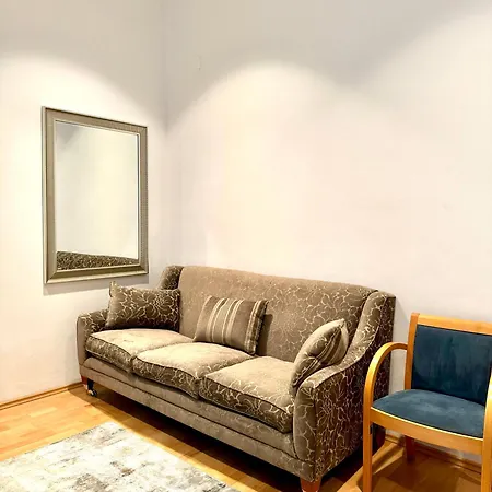 Opera 145 M2 Apartmán