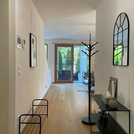 Roterd Residence, & Green, Parking Lot Vienna
