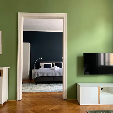 Apartment Grosszuegiger Wiener Altbau Gleich Neben Schoenbrunn