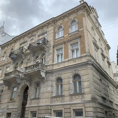 Apartment Grosszuegiger Wiener Altbau Gleich Neben Schoenbrunn Vienna