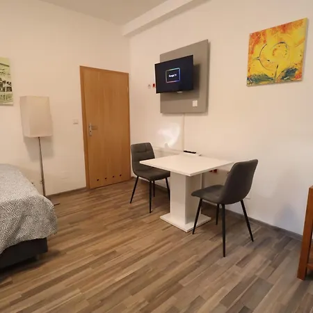 Grey Palazzo 1050 Viena