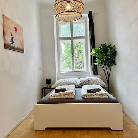 Apartment 130 M2 Spacious 5 Bedroom Wien