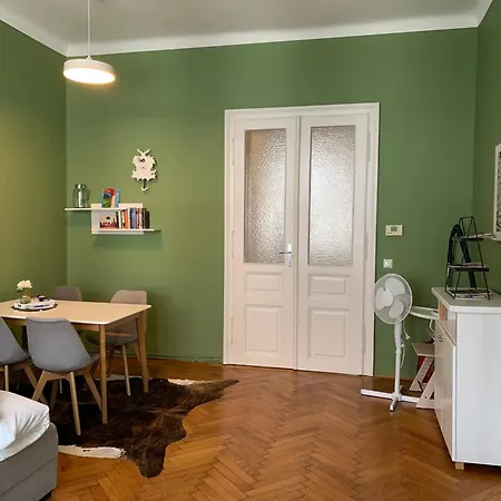 Grosszuegiger Wiener Altbau Gleich Neben Schoenbrunn * Vienna