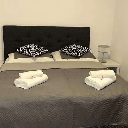 Gemuetliche Mit Balkon In Vienna