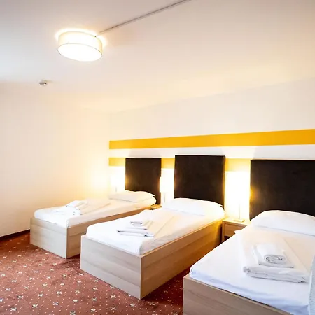 Lenas Donau Hotel Vienna