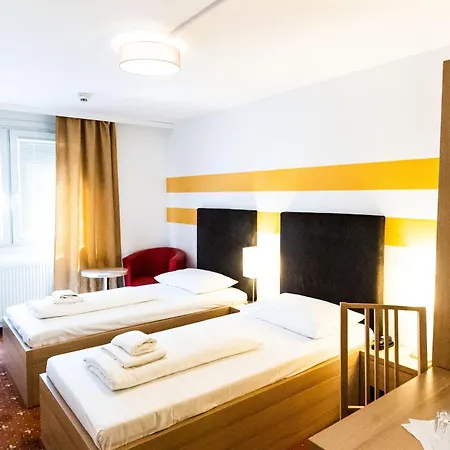 Lenas Donau Hotel 3*