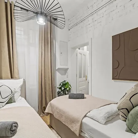 Long Term I 2 Min To U1 Columbusplatz I High Speed Wifi Апартаменты
