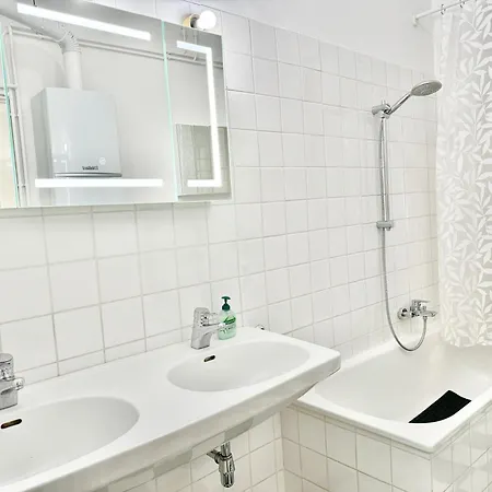 130 M2 Spacious 5 Bedroom Apartment Wien