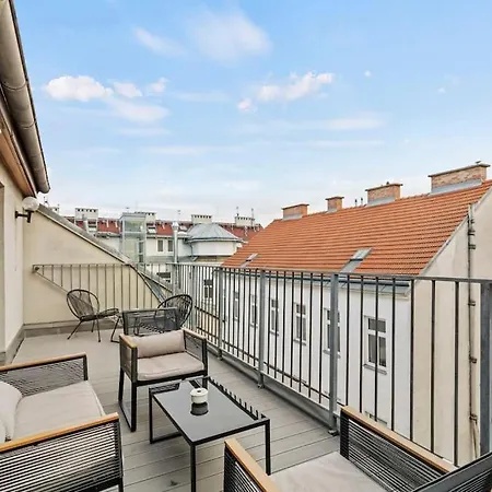 Spacious Next To Shopping Mall *