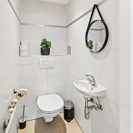 Apartament Spacious Next To Shopping Mall