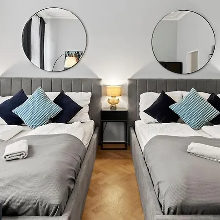 Very Spacious 4br, 3 Min To Matzleinsdorferplatz Apartmán *