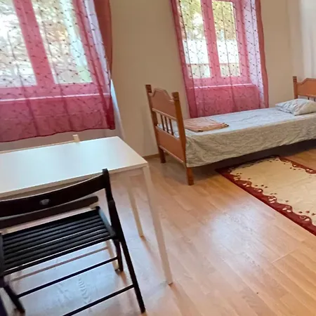 Fuer 4 Personen In 1180 Wien *