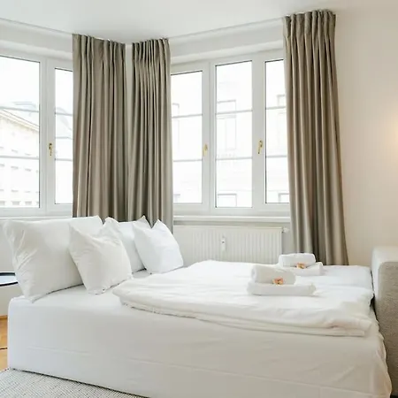 Hip Perfect For 4 Or 6, Great District, Metro Apartamento Viena
