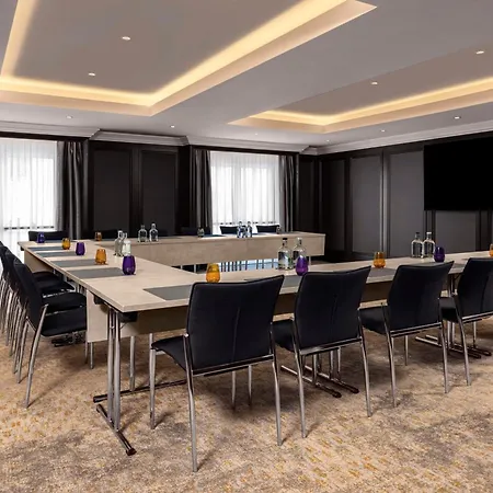 Hilton Plaza Hotel 4*