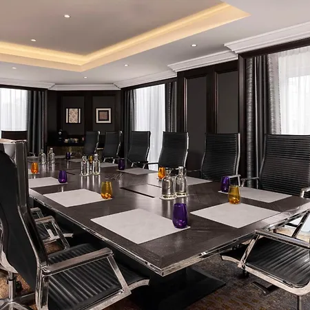 Hotel Hilton Plaza 4*