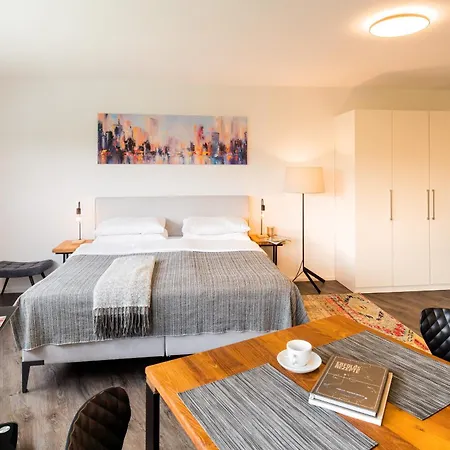 Urban Island I Riverside Apartment *