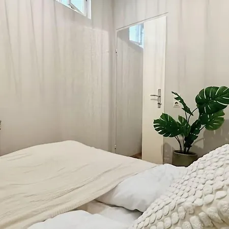 Next To Shopping Street I 5 Minutes To Inner Apartmán