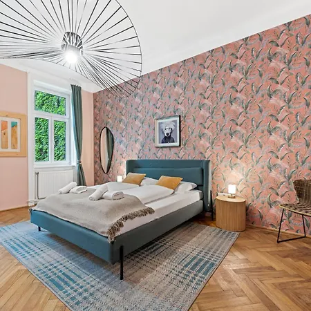4ty3 - Spacious In The Heart Of The 8th District Is Calling