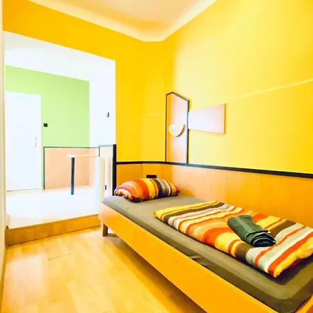 Affordable Central Rooms, 10-min To Lugner City *