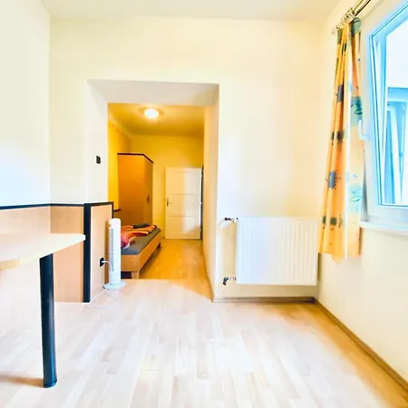 Apartament Affordable Central Rooms, 10-min To Lugner City