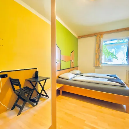 Affordable Central Rooms, 10-min To Lugner City *