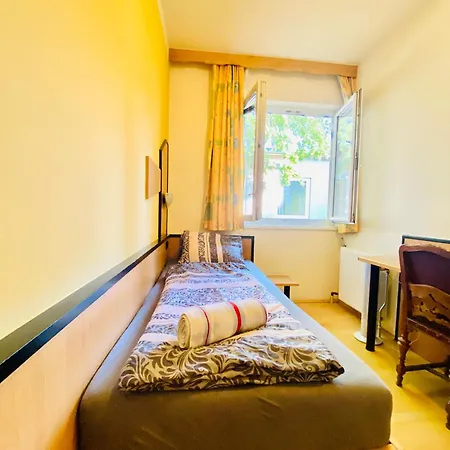 Affordable Central Rooms, 10-min To Lugner City * Viena