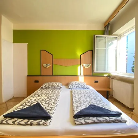 Affordable Central Rooms, 10-min To Lugner City Apartament *
