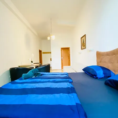Affordable Central Rooms, 10-min To Lugner City