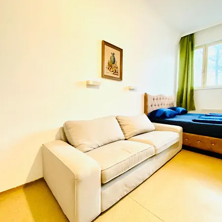 Affordable Central Rooms, 10-min To Lugner City *