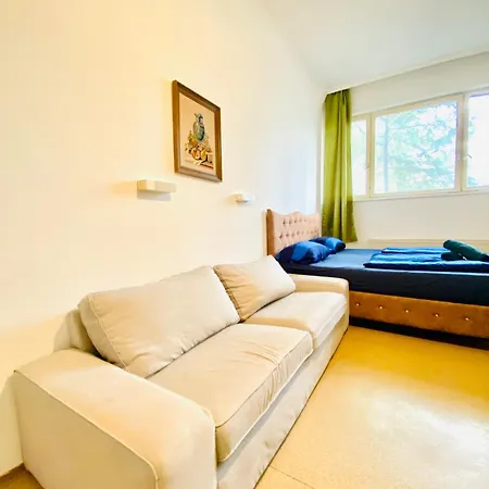 Affordable Central Rooms, 10-min To Lugner City *
