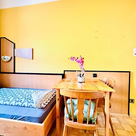 Affordable Central Rooms, 10-min To Lugner City * Viena