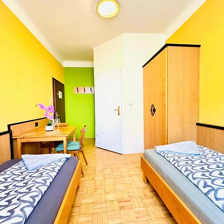 Affordable Central Rooms, 10-min To Lugner City Viena