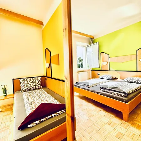 Affordable Central Rooms, 10-min To Lugner City