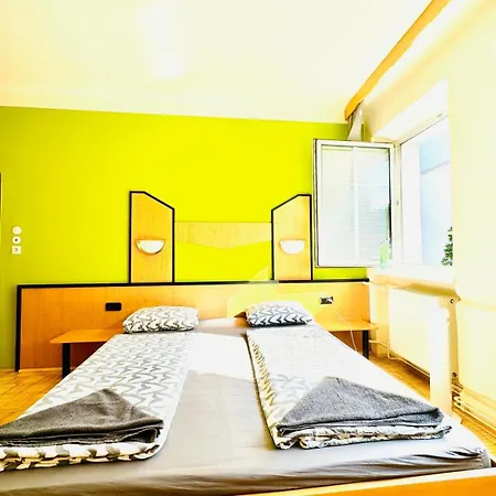 Affordable Central Rooms, 10-min To Lugner City Viena