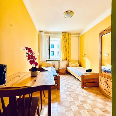 Apartament Affordable Central Rooms, 10-min To Lugner City