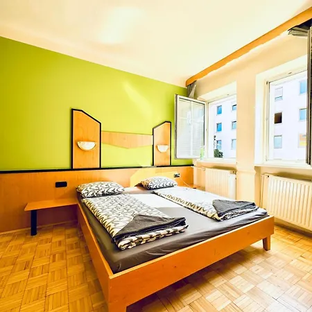 Affordable Central Rooms, 10-min To Lugner City Apartamento *