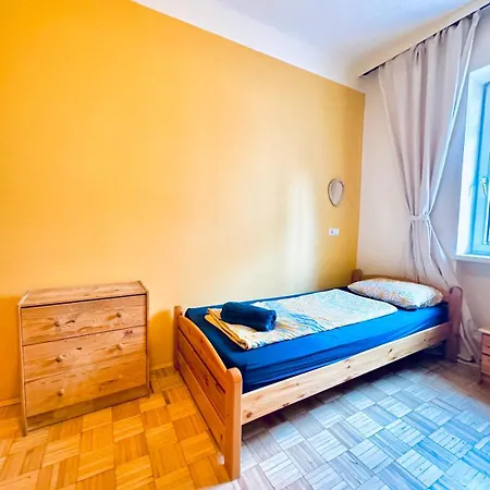 Affordable Central Rooms, 10-min To Lugner City Viena