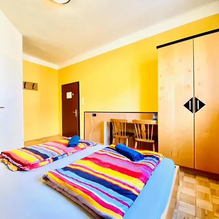Affordable Central Rooms, 10-min To Lugner City