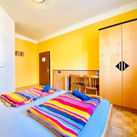 Affordable Central Rooms, 10-min To Lugner City Apartamento