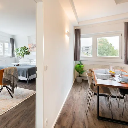 Urban Island I Riverside Apartment
