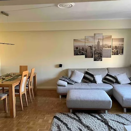 Modern And Cozy Close To Center *
