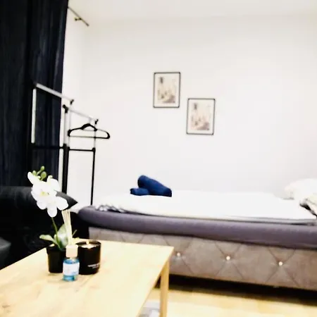 Comfy 4br With Terrace In Great Location *