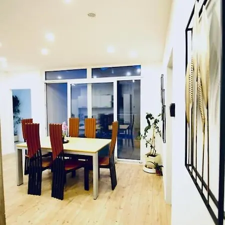 Comfy 4br With Terrace In Great Location