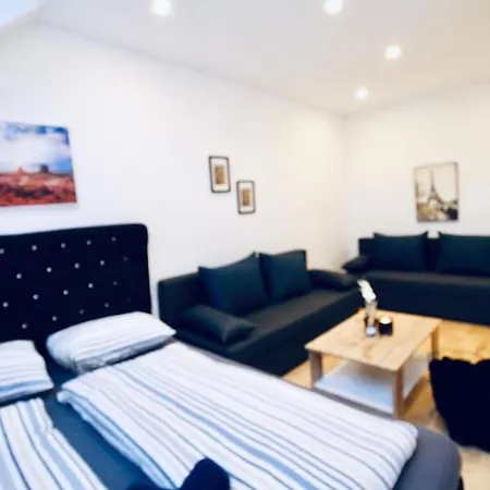 Comfy 4br With Terrace In Great Location Apartment