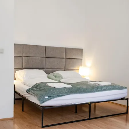 Amazing 2br Shared Only 7 Min To Wiener Stadthalle Apartment