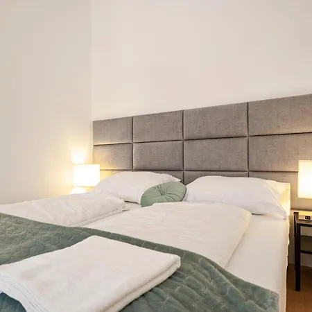 Apartment Amazing 2br Shared Only 7 Min To Wiener Stadthalle