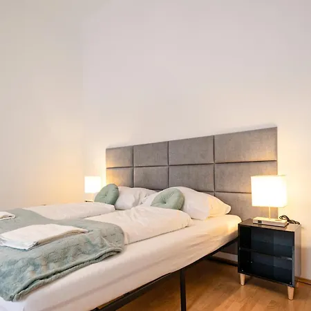 Apartment Amazing 2br Shared Only 7 Min To Wiener Stadthalle