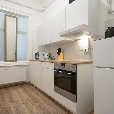 Amazing 2br Shared Only 7 Min To Wiener Stadthalle Apartment *